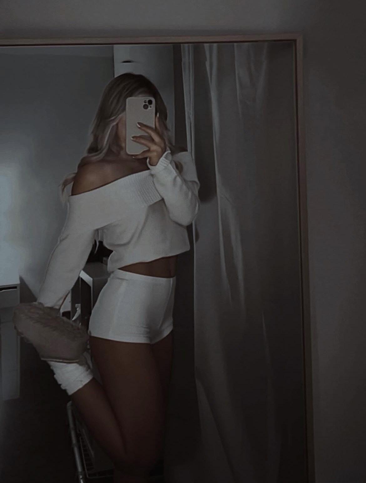 Taylor Grohs — mirror selfie